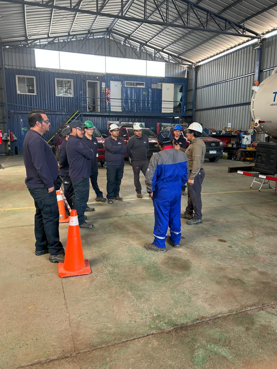 Capacitación teórica y práctica en mantenimiento para mecánicos de Talleres de Mantención Flota (2).jpeg