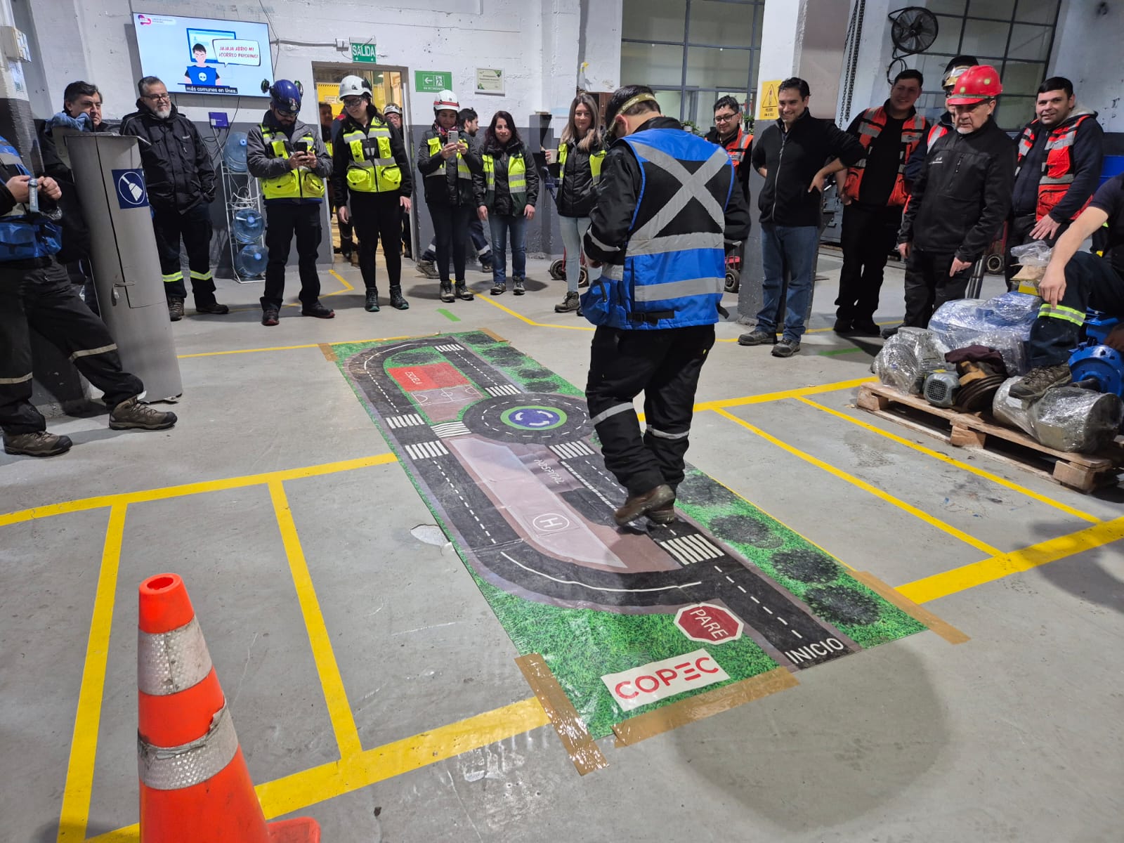 Simuladores de alcohol, drogas y fatiga generan alto impacto en jornada preventiva del Servicio CMPC Valdivia (2).jpeg