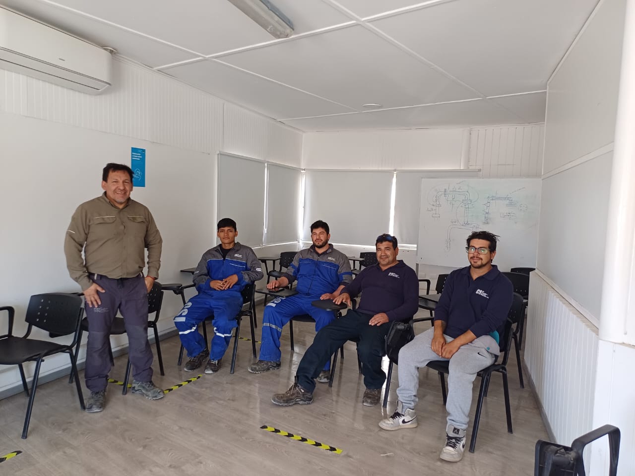 Capacitación Teórica - Práctica a Mecánicos del Taller Mantención Flota Calama  (2).jpeg
